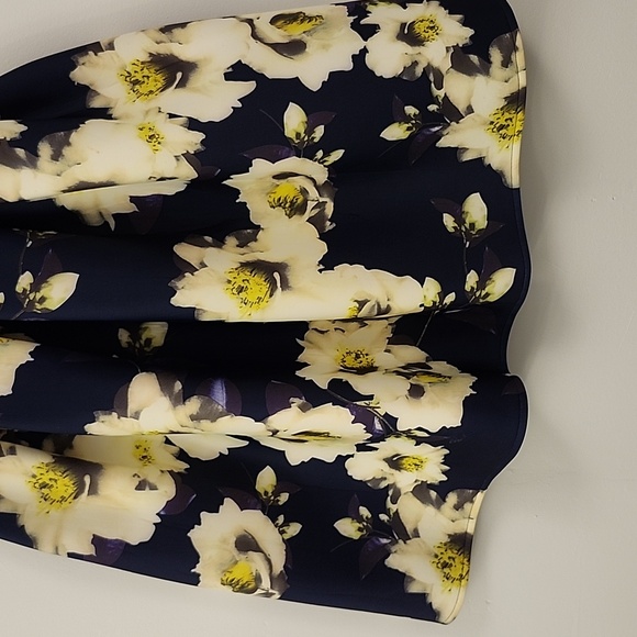 L'Atiste BYAMY poufy structured floral midlength navy and white skirt size S - Picture 3 of 7